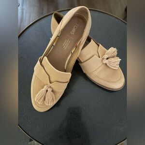 TOMS Women's Tan Estel Tassel Loafers